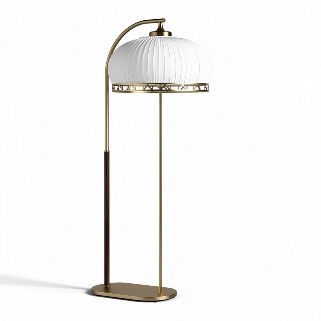 Staande lamp met witte kap en gouden accenten van metaal en hout 30 x 30 x 150cm